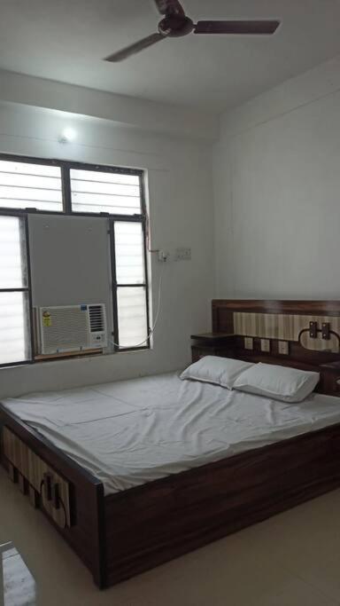 Sriram Homestay 01 Km To Sri Ram Mandir Ayodhya Buitenkant foto