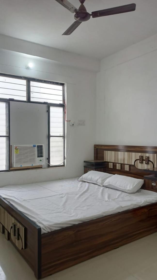 Sriram Homestay 01 Km To Sri Ram Mandir Ayodhya Buitenkant foto