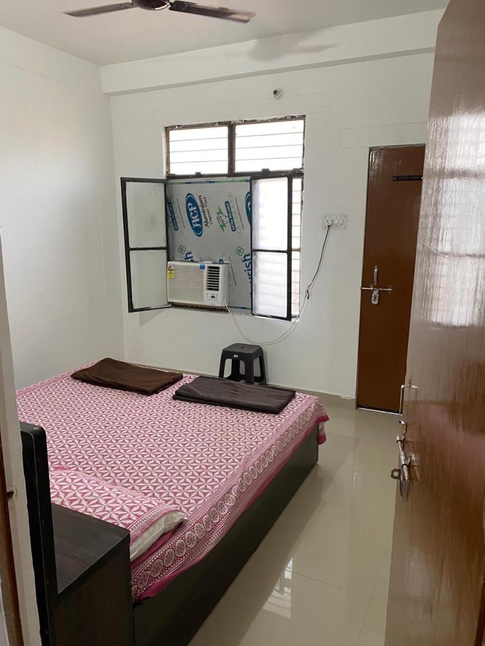 Sriram Homestay 01 Km To Sri Ram Mandir Ayodhya Buitenkant foto